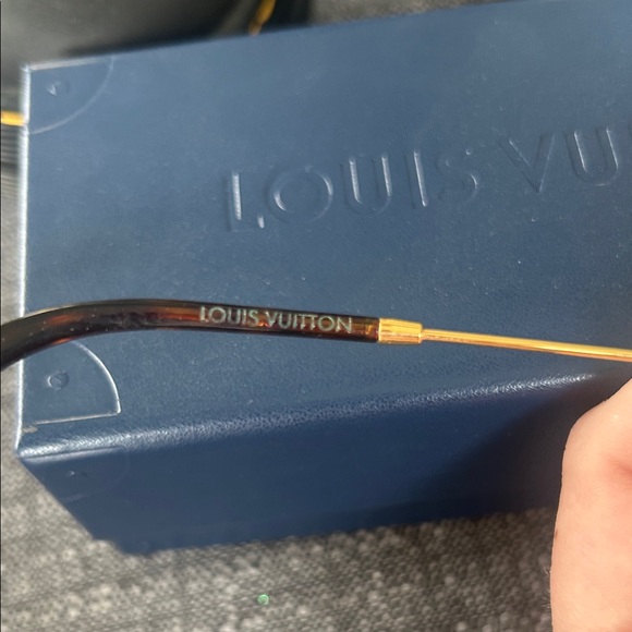 Louis Vuitton Gold Frame Aviator Sunglasses - Picture 3 of 9